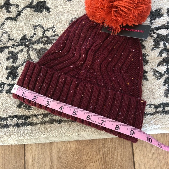 NO BOUNDARIES pom pom beanie - Picture 3 of 5